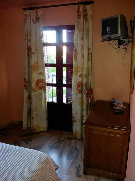 Hostal Rio De Oro อัลกาลา ลา เรอัล ภายนอก รูปภาพ