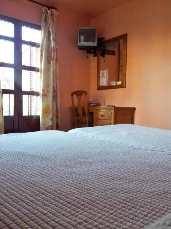 Hostal Rio De Oro อัลกาลา ลา เรอัล ภายนอก รูปภาพ