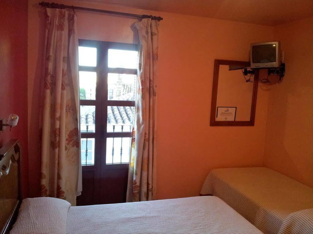 Hostal Rio De Oro อัลกาลา ลา เรอัล ภายนอก รูปภาพ