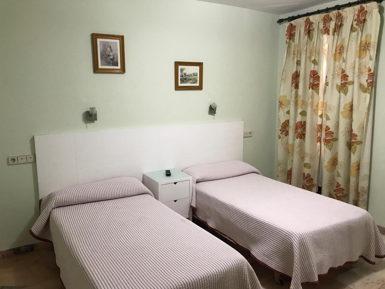Hostal Rio De Oro อัลกาลา ลา เรอัล ภายนอก รูปภาพ